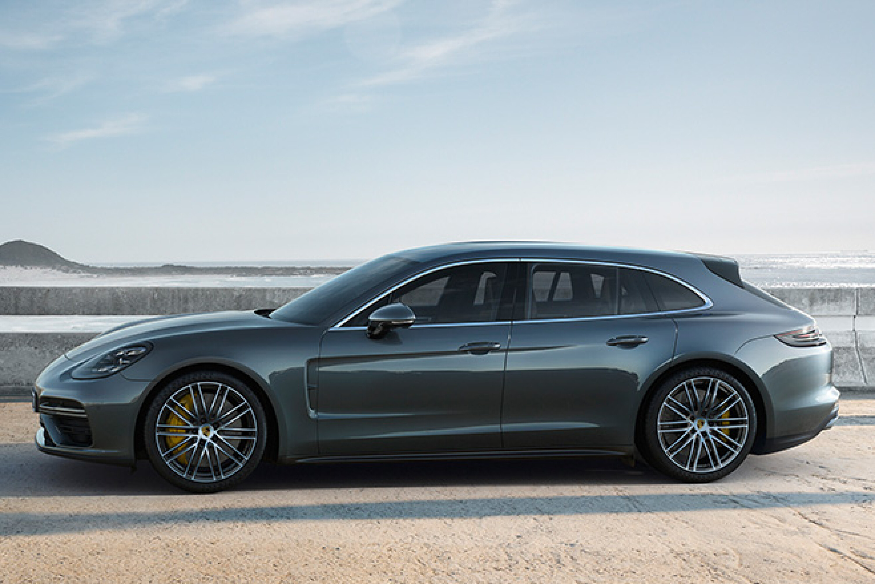 Porsche Panamera Sport Turismo side